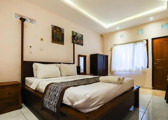 Simple Classic With Own Kitchen & Shared Pool Pensión